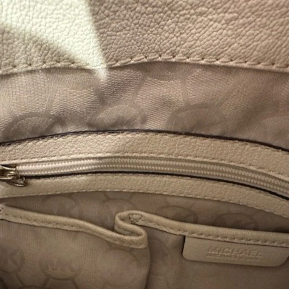 Michael Kors Large Cream Leather Tote – Gold Hardware Classic Shoulder Bag - Picture 8 of 16